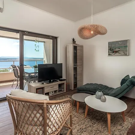 Beautiful Apartment In Dramalj With Wifi