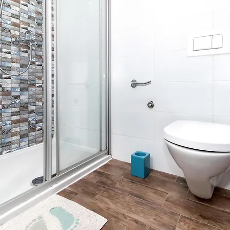 Beautiful Apartment In Dramalj With Wifi