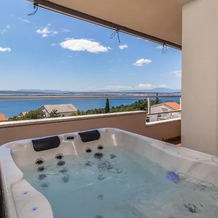 Daire In With House Sea View