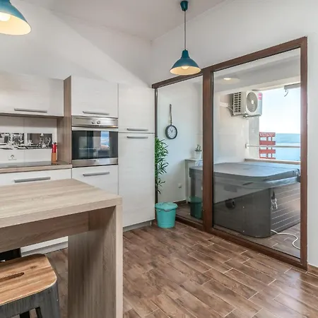 In With House Sea View Daire Dramalj